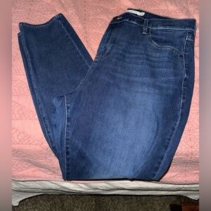 Levi’s: 721 High rise skinny jeans (dark blue wash)